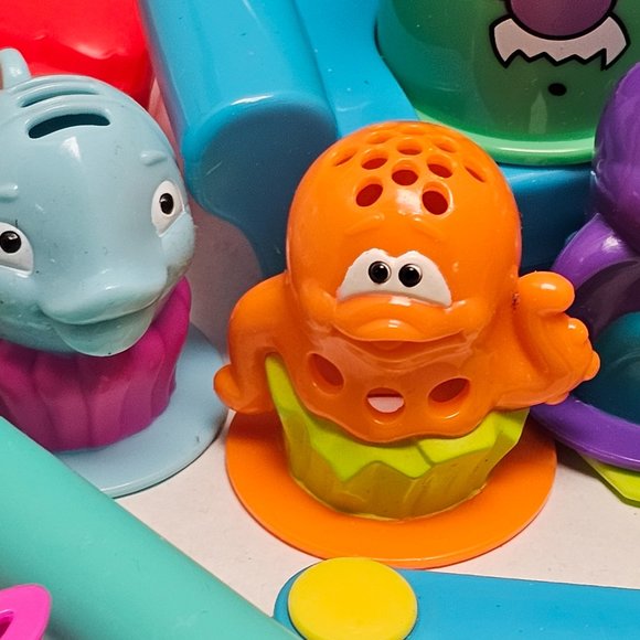 Lot Playdoh Tools Veggie Tales Buzz n Cut Fuzzy  Molding Playset - Picture 14 of 16